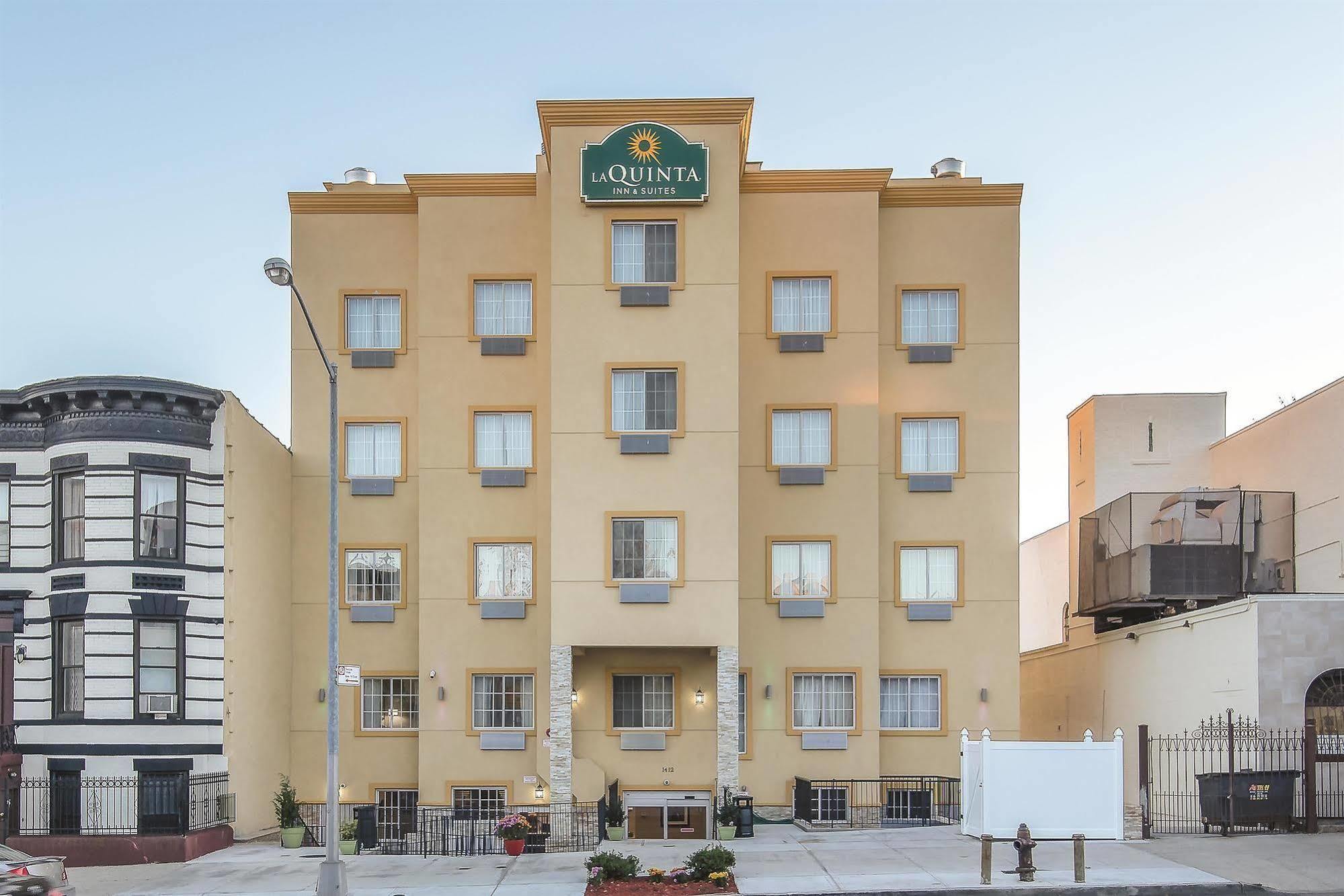Hotel La Quinta By Wyndham Brooklyn East Nueva York Exterior foto